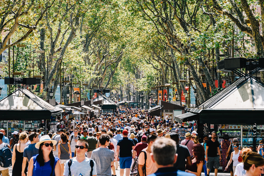 Crowds galore at Barcelona's La Rambla(Shutterstock)