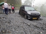 Earlier on Wednesday, the road was blocked due to a landslide from the hill near the Patal Ganga Langsi tunnel on the Badrinath National Highway. Earlier on Wednesday, the road was blocked due to a landslide from the hill near the Patal Ganga Langsi tunnel on the Badrinath National Highway.