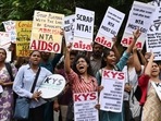 Student organisations protest over the alleged irregularities in the NEET exam at Jantar Mantar in New Delhi. (Arvind Yadav/HT) Student organisations protest over the alleged irregularities in the NEET exam at Jantar Mantar in New Delhi. (Arvind Yadav/HT)