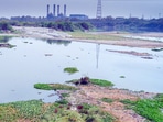 The Delhi high court has ordered the Delhi Development Authority (DDA) to remove all encroachments and illegal construction on the Yamuna river bank, riverbed, and drains flowing into the river.(Arvind Yadav/ Hindustan Times) The Delhi high court has ordered the Delhi Development Authority (DDA) to remove all encroachments and illegal construction on the Yamuna river bank, riverbed, and drains flowing into the river.(Arvind Yadav/ Hindustan Times)