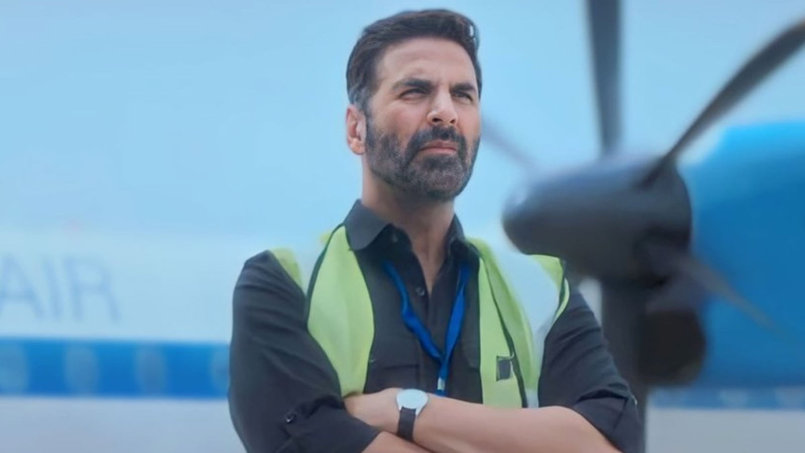 Akshay Kumar's 'Sarfira' Earns Rave Reviews: Fans Urge Audience to Book Tickets