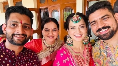 Kangana Ranaut was beaming with joy as she posed with her family members at the wedding. Kangana Ranaut was beaming with joy as she posed with her family members at the wedding.