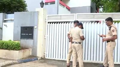 According to traffic police, there are 21 challans for various traffic offences amounting to a fine of  ₹26,000 to be recovered from probationary IAS officer Puja Khedkar. (SOURCED)