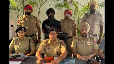 Accused Jaswinder Singh in police custody in Ludhiana on Thursday. (HT photo) Accused Jaswinder Singh in police custody in Ludhiana on Thursday. (HT photo)