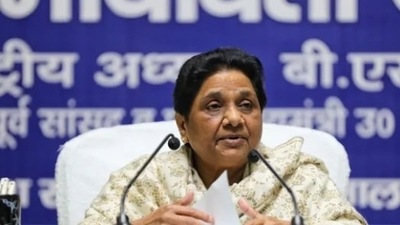 BSP chief Mayawati and INLD leader Abhay Chautala recently held a detailed meeting regarding firming up the alliance. (HT File Photo) BSP chief Mayawati and INLD leader Abhay Chautala recently held a detailed meeting regarding firming up the alliance. (HT File Photo)