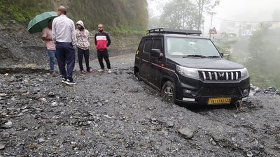 Earlier on Wednesday, the road was blocked due to a landslide from the hill near the Patal Ganga Langsi tunnel on the Badrinath National Highway. (PTI) Earlier on Wednesday, the road was blocked due to a landslide from the hill near the Patal Ganga Langsi tunnel on the Badrinath National Highway. (PTI)