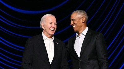 US President Joe Biden (L) laughs with former US President Barack Obama onstage during a campaign fundraiser at the Peacock Theater in Los Angeles on June 15, 2024. (Photo by Mandel NGAN / AFP) (AFP) US President Joe Biden (L) laughs with former US President Barack Obama onstage during a campaign fundraiser at the Peacock Theater in Los Angeles on June 15, 2024. (Photo by Mandel NGAN / AFP) (AFP)