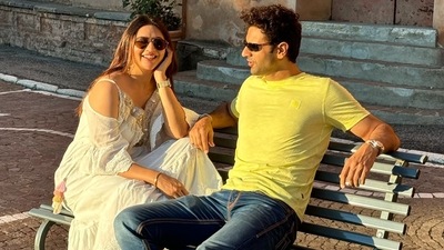 Divyanka Tripathi and Vivek Dahiya are very active on Instagram.