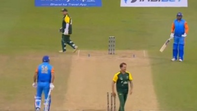 Irfan Pathan wasn't too happy with his brother Yusuf after a mix-up resulted in a run out (X) Irfan Pathan wasn't too happy with his brother Yusuf after a mix-up resulted in a run out (X)