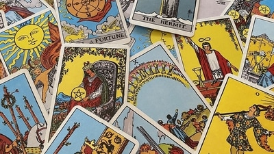 Read your daily tarot prediction for July 2024. (Pixabay)