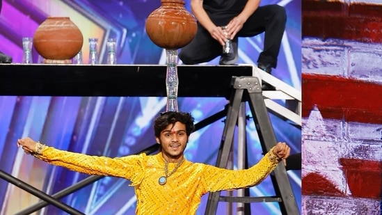 Praveen Prajapat on America's Got Talent.(YouTube/Praveen Prajapat)