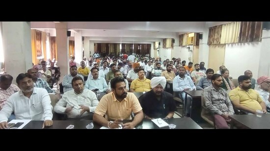 Attendees during the meeting organised by the MC joint commissioner Chetan Bunger and chief sanitation officer (CSO) Ashwani Sahota at MC Zone A office on Thursday. (HT Photo)