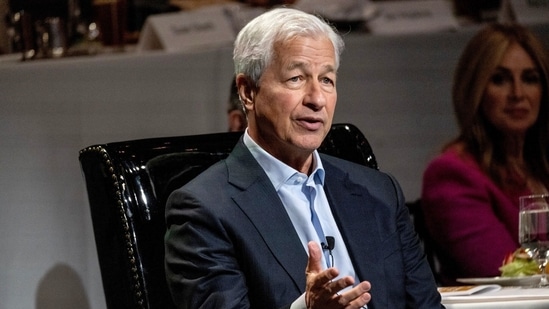 Jamie Dimon, chairman and chief executive officer of JPMorgan Chase & Co., speaks during an Economic Club of New York (ECNY) event in New York, US.(Bloomberg)