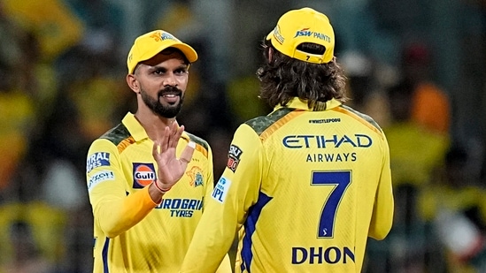 Chennai Super Kings' captain Ruturaj Gaikwad celebrates with MS Dhoni(PTI)