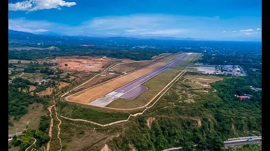The Himachal Pradesh (HP) government has extended the deadline for the land acquisition for the expansion project of Kangra airport at Gaggal in Kangra district. (HT File)