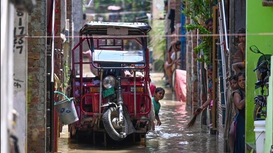 Water rose up to a height of four to five feet in Bawana Colony. (Sanchit Khanna/HT Photo)
