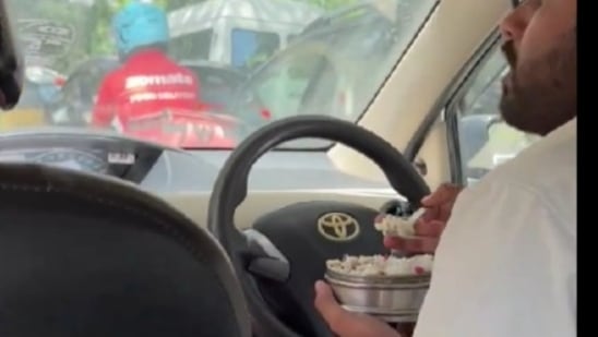 Bengaluru cab driver takes lunch break while stuck in traffic, eats his food. Watch