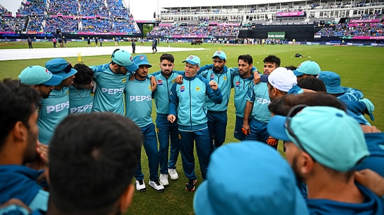 Gary Kirsten with the Pakistan team during the T20 World Cup(Getty Images)