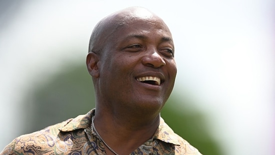 https://www.mobilemasala.com/sports/Brian-Lara-crowns-his-successors-picks-future-India-captain-another-IND-youngster-to-eclipse-record-400-run-marathon-i279967