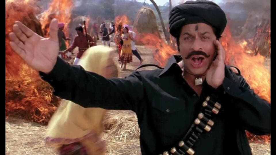 A character meant to be young Sooraj Barjatya makes a cameo in Om Shanti Om.