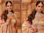 Isha Ambani wears a beautiful pink diamond necklace. 