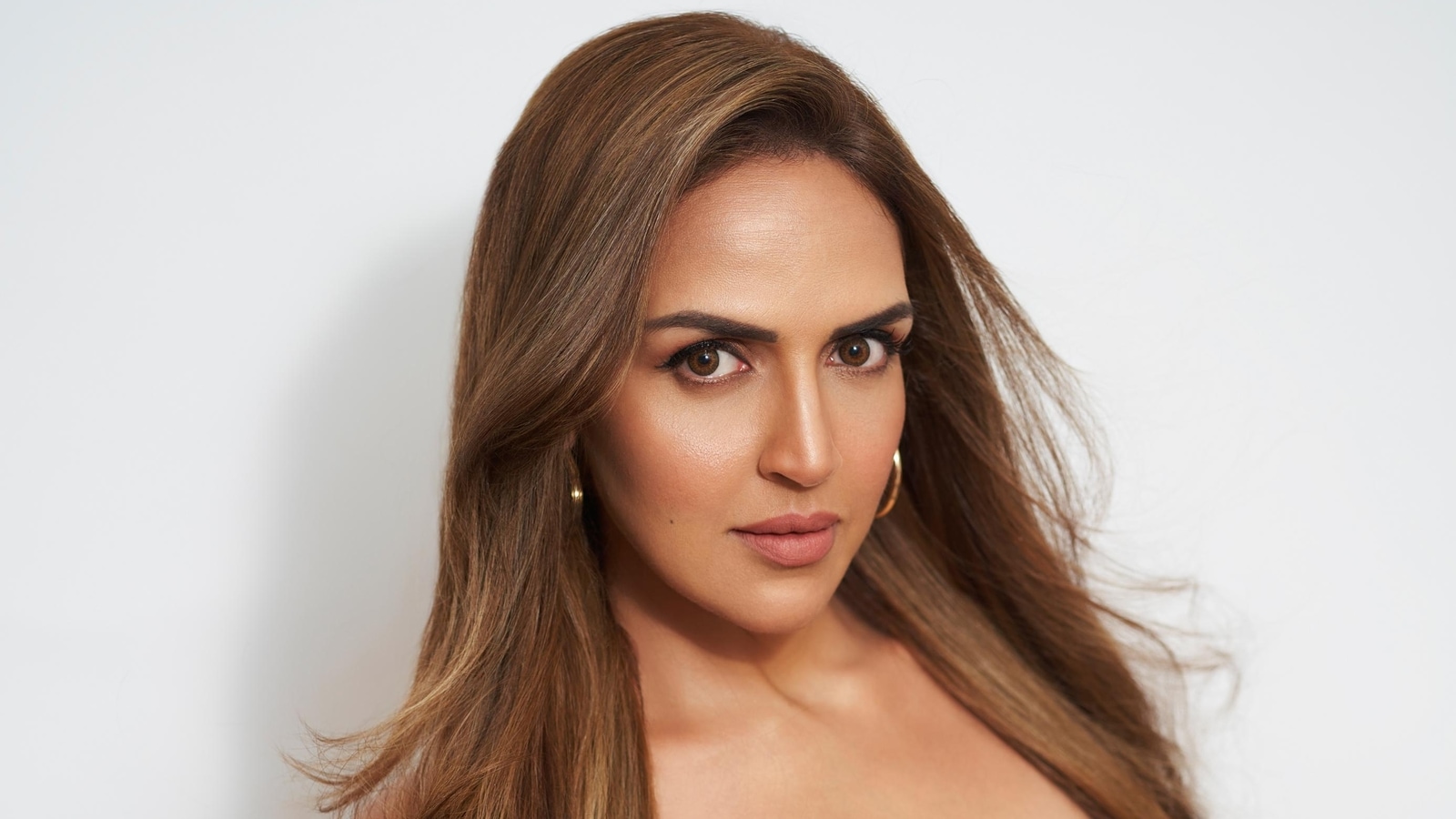 Esha Deol gives her take on the entourage cost debate: We were happy with just a few people