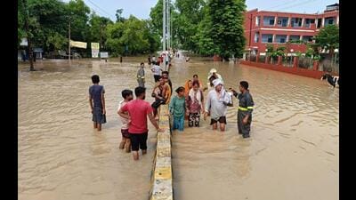 Delhi highway flooded in Shahjahapur. (Source) Delhi highway flooded in Shahjahapur. (Source)