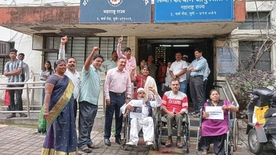 Disabled Persons Association has petitioned Pune police commissioner requesting legal action against probationary IAS officer Puja Khedkar for allegedly submitting false disability certificate for UPSC selection. (HT) Disabled Persons Association has petitioned Pune police commissioner requesting legal action against probationary IAS officer Puja Khedkar for allegedly submitting false disability certificate for UPSC selection. (HT)