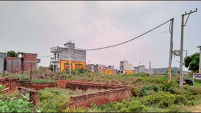 In Noida, the officials said, areas in Shahdara near Sector 141, Garhi Chaukhandi near Sector 121 and Behlolpur near Sector 65, which fall in the floodplain zone, were reeling under unauthorised construction activities. (HT Photo) In Noida, the officials said, areas in Shahdara near Sector 141, Garhi Chaukhandi near Sector 121 and Behlolpur near Sector 65, which fall in the floodplain zone, were reeling under unauthorised construction activities. (HT Photo)