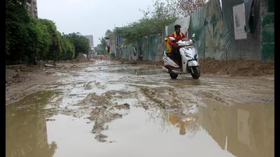 Water logging in Gomti Nagar Extension. (Deepak Gupta/HT Photo) Water logging in Gomti Nagar Extension. (Deepak Gupta/HT Photo)