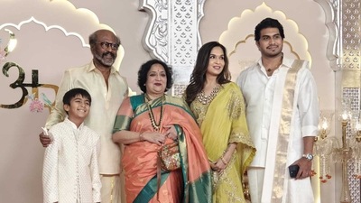 Rajinikanth arrived with his whole family to attend the wedding, which included wife Latha Rajinikanth, daughter Soundarya Rajinikanth, and son-in-law Vishagan Vanangamudi. Rajinikanth arrived with his whole family to attend the wedding, which included wife Latha Rajinikanth, daughter Soundarya Rajinikanth, and son-in-law Vishagan Vanangamudi.