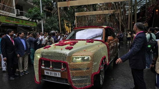 Anant Ambani leaving for the Jio Centre in Mumbai’s BKC in his Rolls-Royce. 