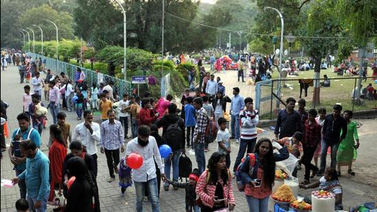 Swargate police have lodged a case against six unidentified persons for offering prayers at Sarasbaug (in pic). (HT FILE)