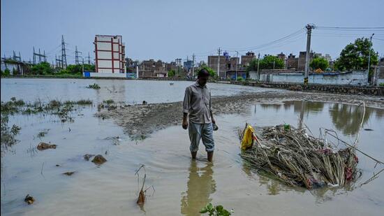 The Munak canal was breached, disrupting water supply to four of the nine water treatment plants (WTP) in the Capital. (Raj K Raj/HT Photo)