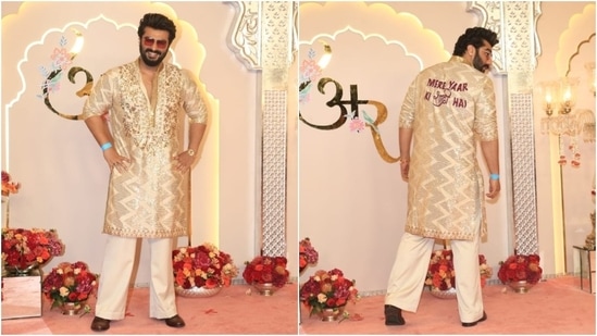 Arjun Kapoor stole the spotlight at the wedding ceremony in a goldern embroidered kurta and vream silk pyjamas. The highlight of his outfit was the words ‘Mere Yaar Ki Shaadi Hai ’embroidered on the back in red. (HT Photo/Varinder Chawla)