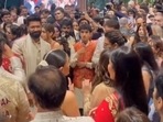 Vicky Kaushal, Shah Rukh Khan, Alia Bhatt, Ranbir Kapoor and Katrina Kaif enjoy together at the Ambani wedding Vicky Kaushal, Shah Rukh Khan, Alia Bhatt, Ranbir Kapoor and Katrina Kaif enjoy together at the Ambani wedding