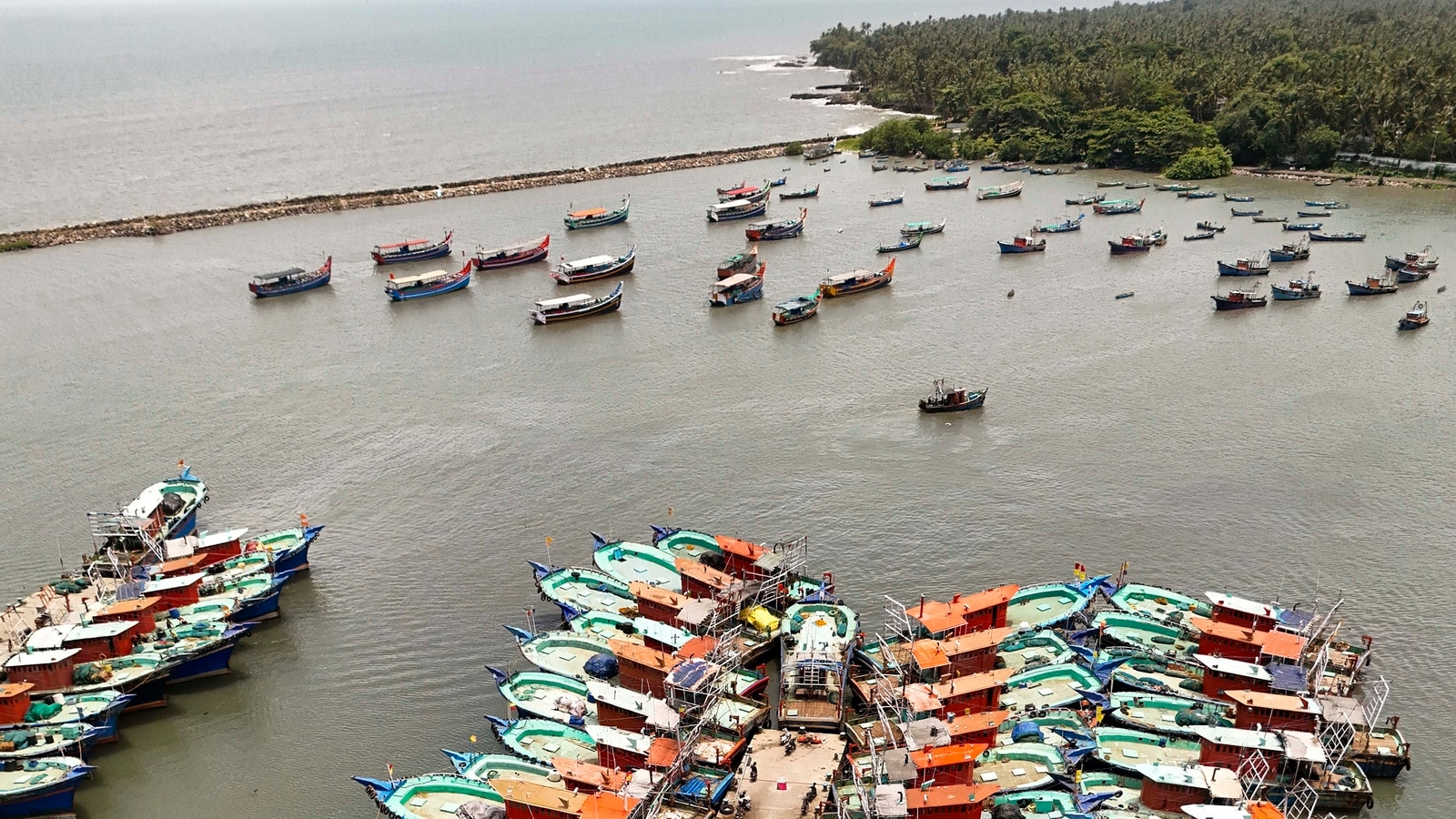 Travel advisory: Heavy rains and storm warnings in Kerala, orange alert issued