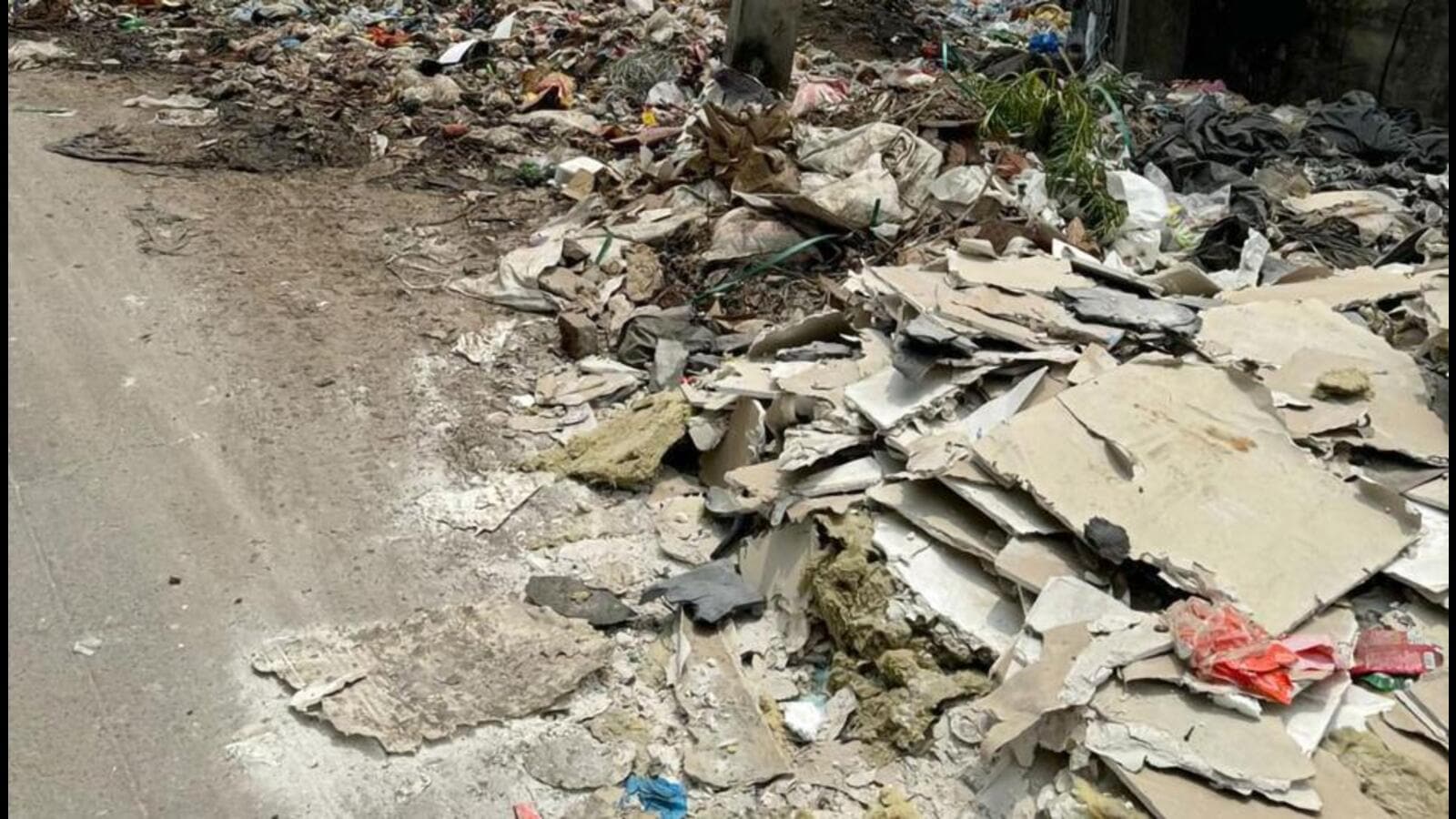 Private road sweeping agencies in Gurugram struggle with illegal waste dumping