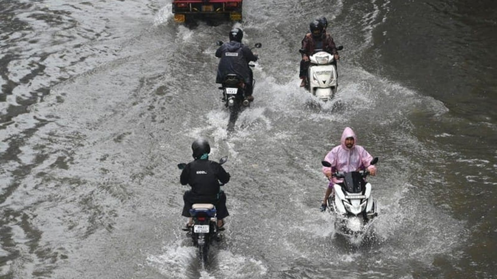 Mumbai Rain City Waterlogged Imd Issues High Tide Alert Orange Warning For Thane Latest 0084