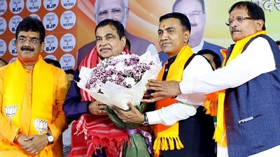 Union minister Nitin Gadkari being felicitated by Goa chief minister Pramod Sawant and Union minister of state Shripad Y. Naik during the BJP Goa state executive meeting, in Taleigao on Friday. (ANI) Union minister Nitin Gadkari being felicitated by Goa chief minister Pramod Sawant and Union minister of state Shripad Y. Naik during the BJP Goa state executive meeting, in Taleigao on Friday. (ANI)