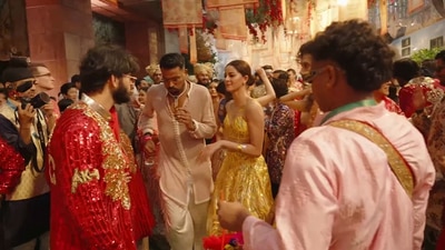 Hardik Pandya dances in the baraat at Anant Ambani's wedding. Hardik Pandya dances in the baraat at Anant Ambani's wedding.
