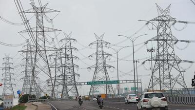 High-tension electric poles on SPR Road near Gurugram Sector 74A. (Parveen Kumar/HT Photo) High-tension electric poles on SPR Road near Gurugram Sector 74A. (Parveen Kumar/HT Photo)