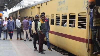 Ludhiana, India – November 23, 2023: Passengers stranded at railway station Ludhiana after trains were delayed to farmers protest in Ludhiana on Thursday, November 23, 2023. (Photo by Manish/Hindustan Times) Ludhiana, India – November 23, 2023: Passengers stranded at railway station Ludhiana after trains were delayed to farmers protest in Ludhiana on Thursday, November 23, 2023. (Photo by Manish/Hindustan Times)