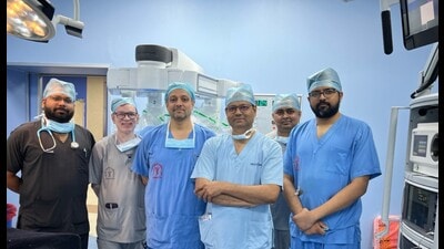 The team of doctors led by Dr. Uday Pratap Singh (fourth from left). (Sourced)