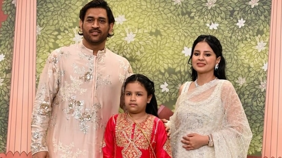 Cricketer MS Dhoni was seen putting his best sartorial foot forward with his family. (HT Photo)