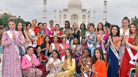 Agra, Jul 04 (ANI): Beauty contestants pose for a photo during their visit to the Taj Mahal ahead of the Miss Teen International 2024 pageant, in Agra on Thursday. (ANI Photo) (Yatish Lavania)