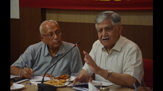 Former chief of army staff and CWA patron General VP Malik (retd) said this policy was peculiar and absurd, but also impressed upon the Haryana government to act in favour of large public utilities instead of being influenced by builders’ lobby. (Sant Arora/HT)