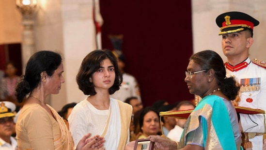 Captain Anshuman Singh's wife and mother receiving his posthumous Kirti Chakra from President Droupadi Murmu on July 5. (PTI)