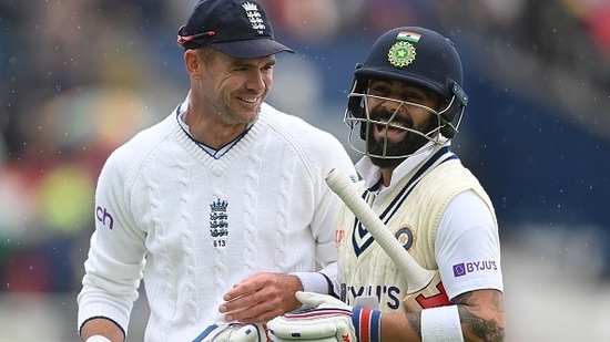 James Anderson (L) and Virat Kohli in 2021. (Getty)