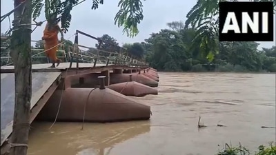 In the Muzzafarpur district of Bihar, floodwaters have entered thousands of houses in 18 panchayats. (ANI) In the Muzzafarpur district of Bihar, floodwaters have entered thousands of houses in 18 panchayats. (ANI)
